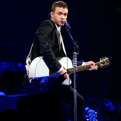 justin timberlake guitar justin justin timberlake in a concert playing guitar justin timberlake guitar justin justin timberlake in a concert playing guitar