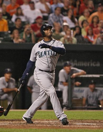 Ken griffey,JR - If he would of stayed healthy Griffey probaly would of broke the career home run record!
