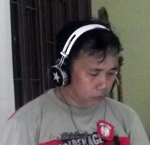 music addict - Listening to music can be a lot of fun. Mobile phones are now equipped with music feature. So, while you are on the go, you still have access to music.
