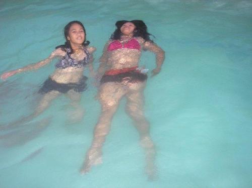 Swimming girls - Swimming is fun