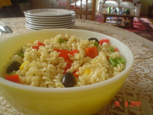 pasta salad - An easy pasta salad for weekends or partys.
