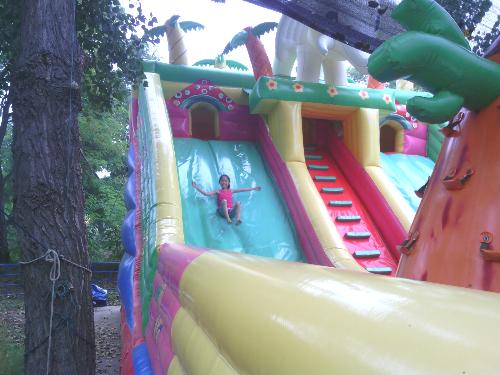 Inflatable trampoline - Do the chidren in your place like this kind of inflatable trampoline?