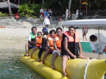 Banana Boat at Coco Beach in Puerto Galera - Life is breezy and very comfortable at the Coco Beach Resort in Puerto Galera. Try their Banana Boat, it&#039;s super exciting!