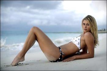 Maria Sharapova - Maria Sharapova lying sexily on beach during a photoshoot.