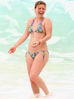 kelly clarkson - kelly clarkson in a bikini in bahamas