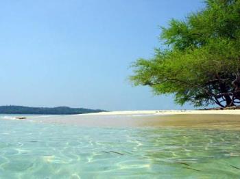 place like heaven - nice water, so crystal clear... only in the philippines