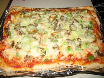 Home made pizza, with tons of cheese and yummy top - Home made pizza, with tons of cheese and yummy toppings