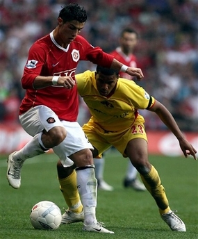 FA cup Semis highlight - Man Utd&#039;s Christiano Ronaldo battles for the ball with Watford&#039;s Adrian Mariappa during their English FA Cup semi final soccermatch