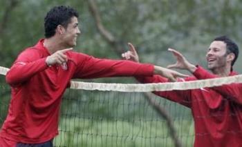 The 2 Magical Wingers - Man Utd&#039;s Christiano Ronaldo jokes with Ryan Giggs during a training session at the club training complex..