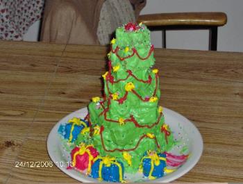 Good Tree Cake - This is the cake I made for my niece. She has a Christmastime birthday!