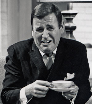 Uncle Arthur - Image of Uncle Arthur played by Paul Lynde on the tv show Bewitched