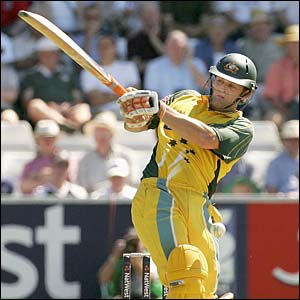 adam gilchrist. - Adam gilchrist is the most dangerous player in current crickting world. He must be close to many great best batsman. Here are a few of the best from the 80s. There are a pair of Australians that come to mind for sheer elegance and excitement. Dean Jones and Simon O&#039;Donnell. Desmond Haynes and Gordon Greenidge from the Windies. Ian Botham with the bat could be devestating. Lance Klusener from Sth Africa in the 80s and 90s had a thick bat and could hit the ball a long long way.
