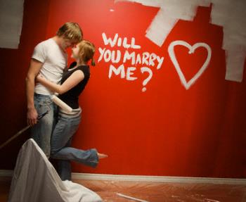 love  - a man purposing his gf by painting on the wall