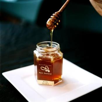 manuka honey - honey i shrunk the honey jar!