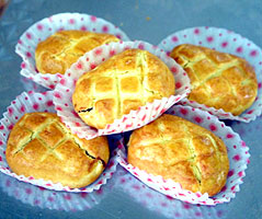 Pineapple Tarts - This is the pineapple tarts that my mom make, you may do the one that is not enclose, just buy the mould.