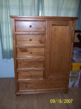 chest of drawers with cabnet, ceder lined - Chest of drawers that my sister in law had before she died. chest of drawers with cabnet, ceder lined - Chest of drawers that my sister in law had before she died.