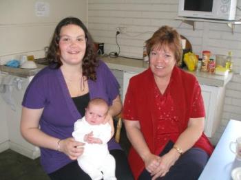 Kylee, Felicity and my Mum - Felicity Rose at 4 weeks old 