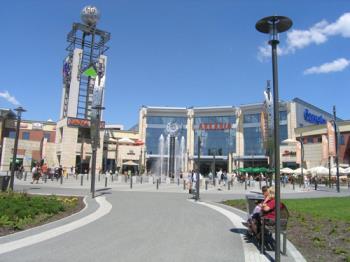 Arkadia in the daylight - This is a picture of shopping mall Arcadia in Warsaw, Poland. It is a fine place to spend your time and money in it:P 