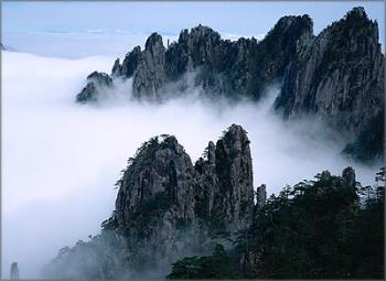 Huang shan - Huang shan is one of the notable mountains in China,which be found in the south of An hui province.It is probably the most famous.
Each of the four seasons on huang shan has their respective beauty.The four wonders of huang shan are the strange pines,absurd stones,sea of clouds and hot springs.