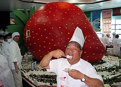 Strawberry Cake. - Real & largest cake ever.