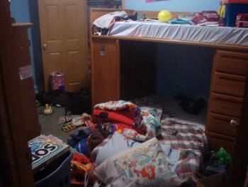 Messy kid&#039;s room - This is only half the clutter in her room. She did make an attempt at some point between last Fri. and today. lol 