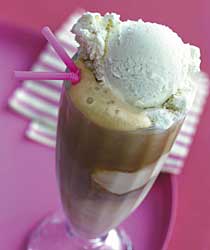 Root beer float anyone? - I used to love them. but this year I want to try new flavor with float. I love those ice cream floats.
