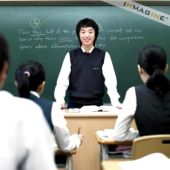 school uniform - Nowadays students are asked to wear school uniforms. I think that it is a good idea.