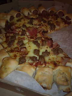 stuffed crust pizza - sausage pop crust

delicious