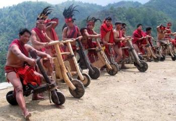 Wooden Bikes at Banaue Philippines - These wooden bicycles are ridden in the Banaue region of the Philippines. During an annual festival celebrating the culture of the regional tribes, wooden bikes are raced by participants in native costume. Notice the cool foot-activated brakes. These photos are from the Flickr pool of Harry Palangchao. 

 - http://www.kk.org/streetuse/archives/2008/05/wooden_bikes.php