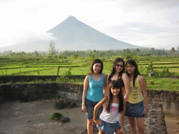 Mayon trip - photo of my nieces and their cousins in Legaspi City with Mayon Volcano as their background.