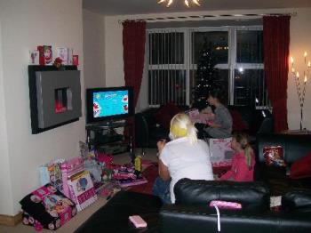 Modern fire with no mantle - Modern fire wuth no mantle. I took this photograph last xmas day. The fireplace id bare and awful. Three of my four daughters are in the photograph also.