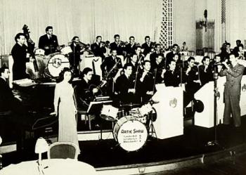 Big Band  - Artie Shaw&#039;s band and girl singer