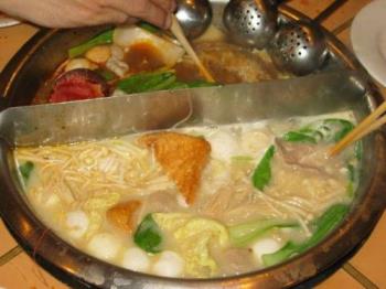 Chinese Steamboat - A typical Chinese steamboat meal. Look at all those fresh, succulent, delicious ingredients. Simply mouth watering isn&#039;t it?

Bon appetit!!