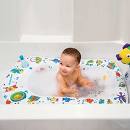 baby bath - this pic show a baby inside the tub, she looks funny and she really had fun inside the tub..