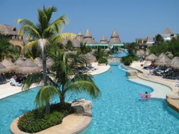 huge pool in mexico - resort swimming pool