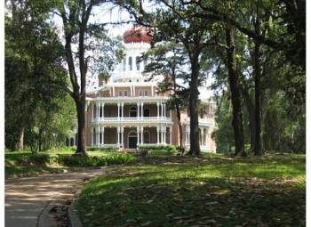 Longwood in Natchez Mississippi - Natchez Mississippi Longwood Plantation, the home that was never finished due to the war of northern aggression (ha!ha!)