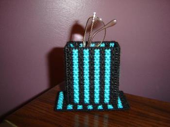 Standing Eyeglass Holder - Made with plastic canvas and yarn.