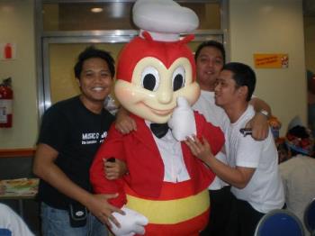 posing w/ jollibee - even adults like jollibee here