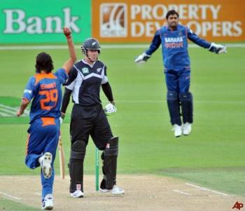 Ishanth enjoying taking the Wicket with the Skippe - Ishanth sharma taking the Wicket