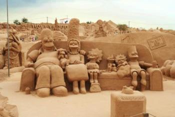 Amazing Sand Sculpture 1! - It&#039;s unbelievable how they manage to do this with beach sand!