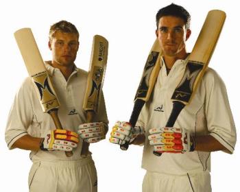 Kevin pietersen and flintoff - Ashes series in england hands..