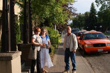 sparks, her hubby, and me - outside the hotel