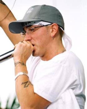 eminem - he&#039;s the best for me...like him! :-)