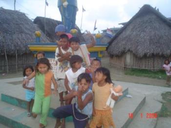 Kuna children at the biggest Kuka village - Children loved to be photographed. I took grat care not to take pictures of grownups asthey might not like it. But the kids posed and then asked me to show them the picture. 