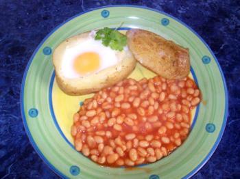 Egg in a jacket - A very easy, cheap and quick lunch for one