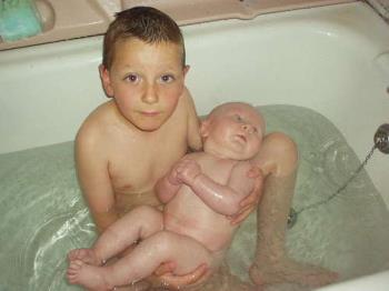 Jack and Harry - Uncle Jack and Harry take a bath!