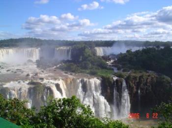 Foz de Iguazu - This is one of the beautiful places I have been able to travel. Foz de Iguazú, the world´s greatest falls, are in the frontier of Argentine, brasil and Paraguay. They are extense, with more than 200 waterfalls. The name means great water in guaraní, the native language of the natives of Paraguay. It is AWESOME!!!