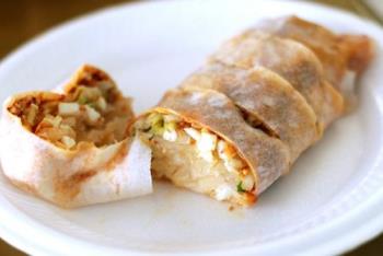 Spring Roll - Fresh spring roll or popiah or vegetarian crepe