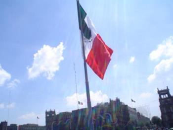 Mexico lindo y querido - Mexico´s flag at El Zócalo.
