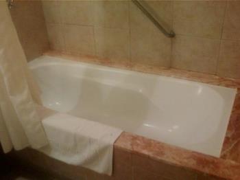 bath tub - The bath tub inside the Taal Vista hotel. 